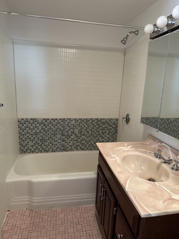 1 bed, 1 bath apartment for rent at 20 Hammond Pond Pkwa Unit 503, Chestnut Hill — photo 11 of 16