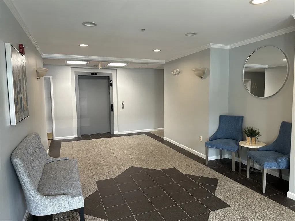 2 bed, 1 bath apartment for rent at 20 Heaths Ct Unit 309, Lynn — photo 4 of 18