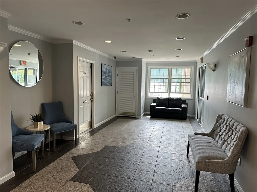 2 bed, 1 bath apartment for rent at 20 Heaths Ct Unit 309, Lynn — photo 3 of 18