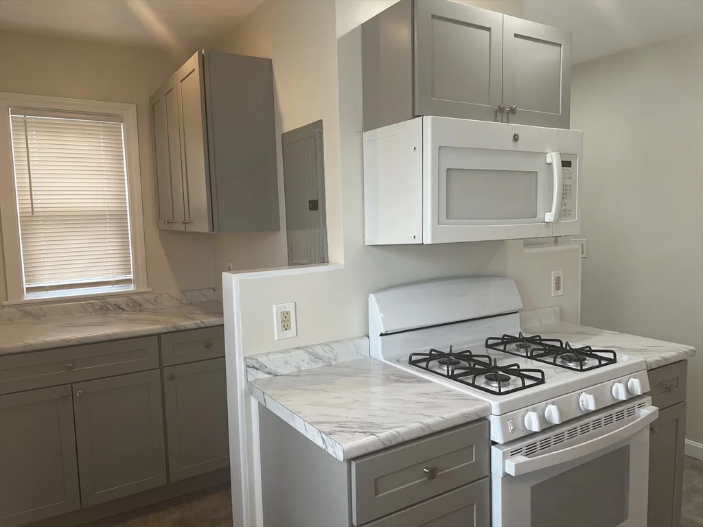 2 bed, 1 bath apartment for rent at 20 Henley Unit 20, Wellington — photo 3 of 23