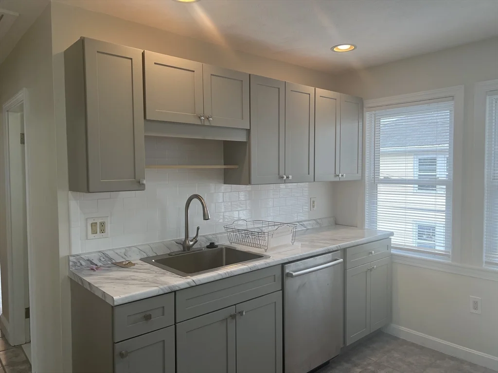 2 bed, 1 bath apartment for rent at 20 Henley Unit 20, Wellington — photo 2 of 23