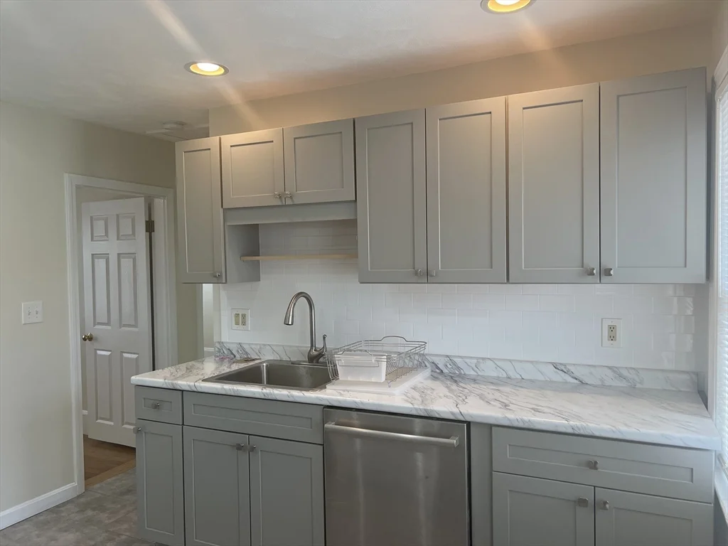 2 bed, 1 bath apartment for rent at 20 Henley Unit 20, Wellington — photo 1 of 23