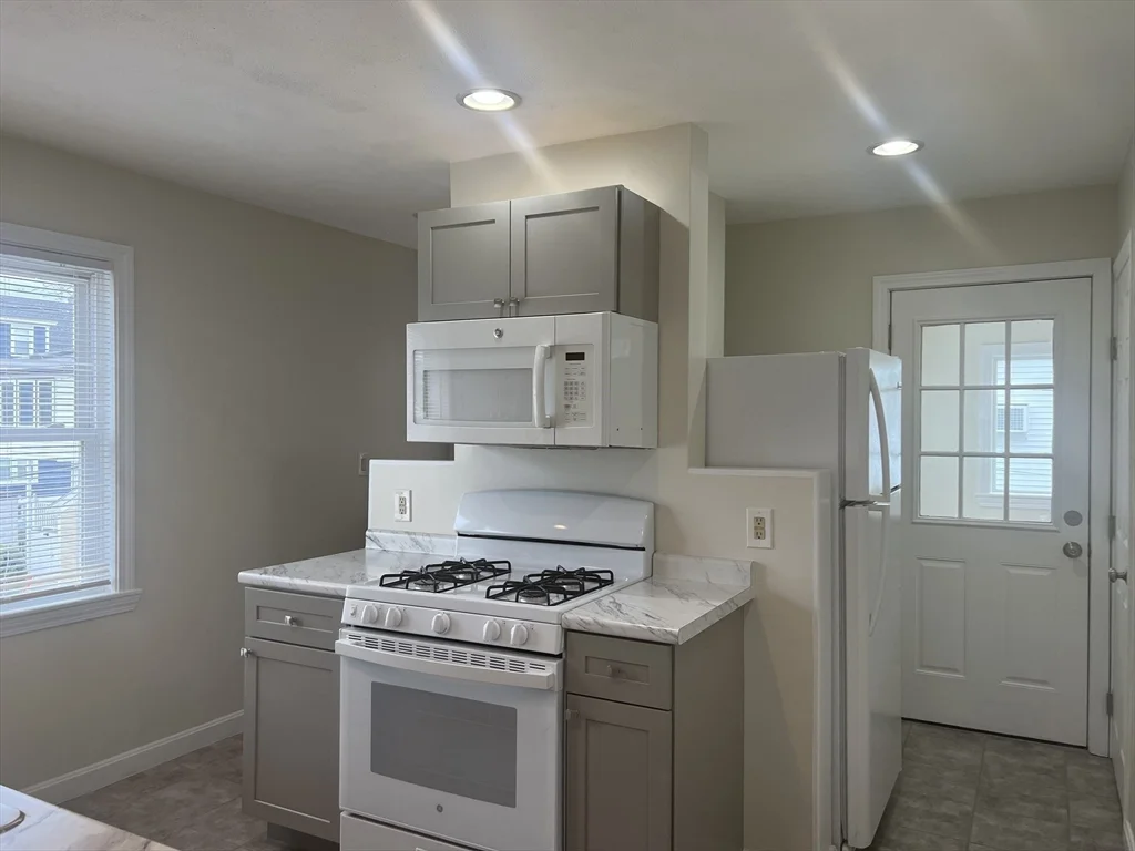 2 bed, 1 bath apartment for rent at 20 Henley Unit 20, Wellington — photo 4 of 23