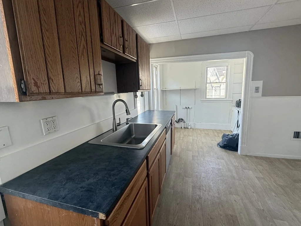 3 bed, 1 bath apartment for rent at 20 Henry Ave Unit 2, Powder House Square — photo 5 of 25