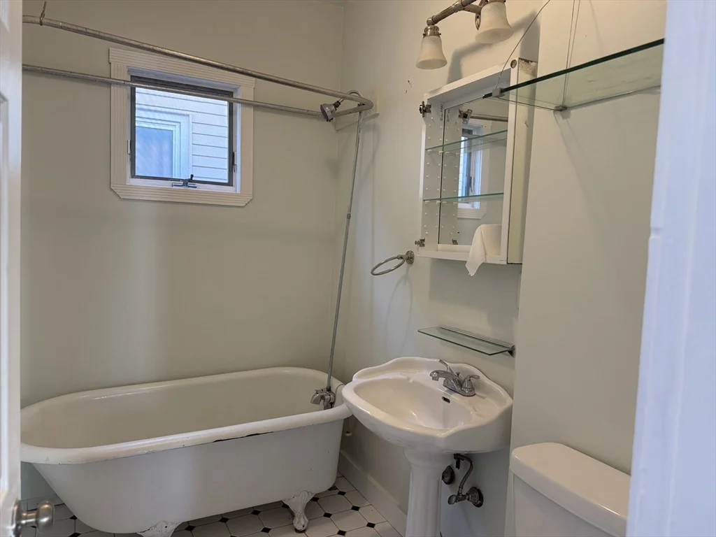 3 bed, 1 bath apartment for rent at 20 Henry Ave Unit 2, Powder House Square — photo 8 of 25