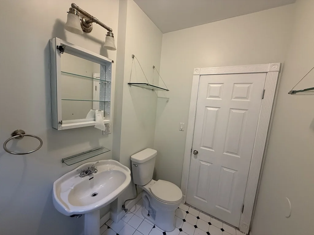 3 bed, 1 bath apartment for rent at 20 Henry Ave Unit 2, Powder House Square — photo 6 of 25
