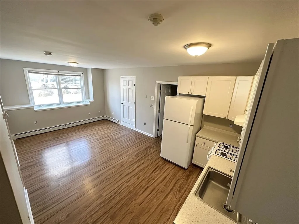 2 bed, 1 bath apartment for rent at 20 High St Unit 1, Lynn