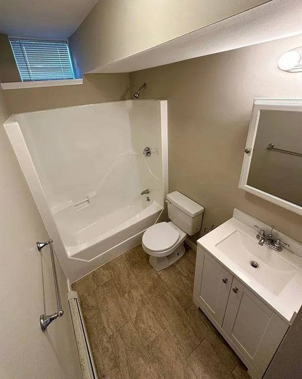 2 bed, 1 bath apartment for rent at 20 High St Unit 1, Lynn — photo 4 of 5