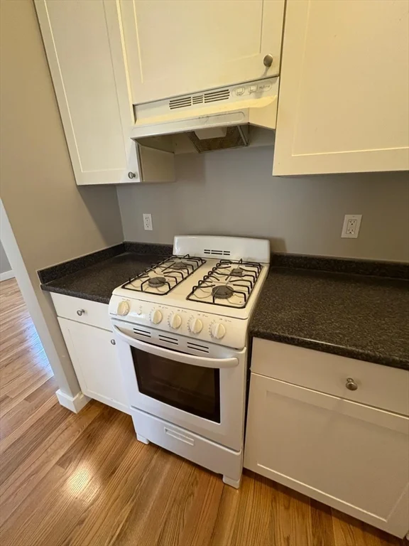 2 bed, 1 bath apartment for rent at 20 High St Unit 5, Lynn