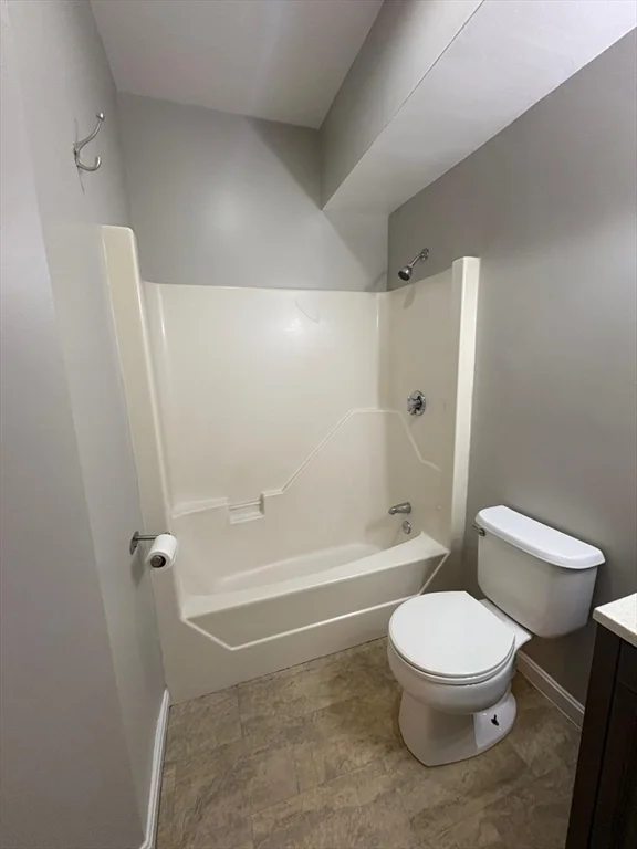 2 bed, 1 bath apartment for rent at 20 High St Unit 8, Lynn — photo 14 of 16