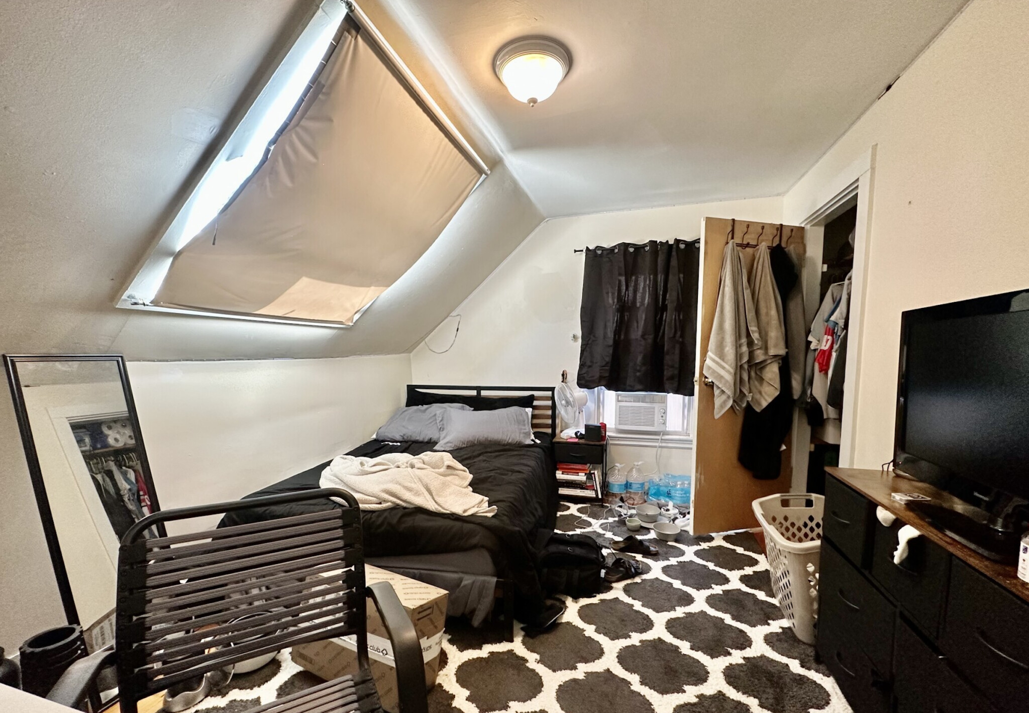 8+ bed, 3 bath apartment for rent at 20 Highgate St Unit 20, Allston — photo 7 of 12