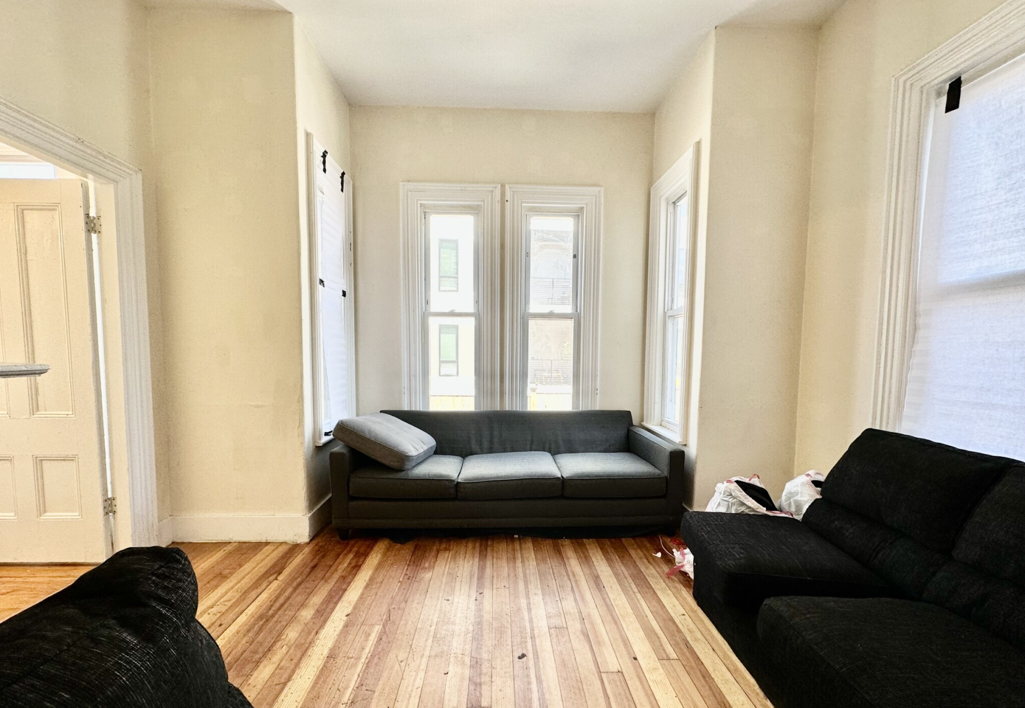 8+ bed, 3 bath apartment for rent at 20 Highgate St Unit 20, Allston — photo 3 of 12