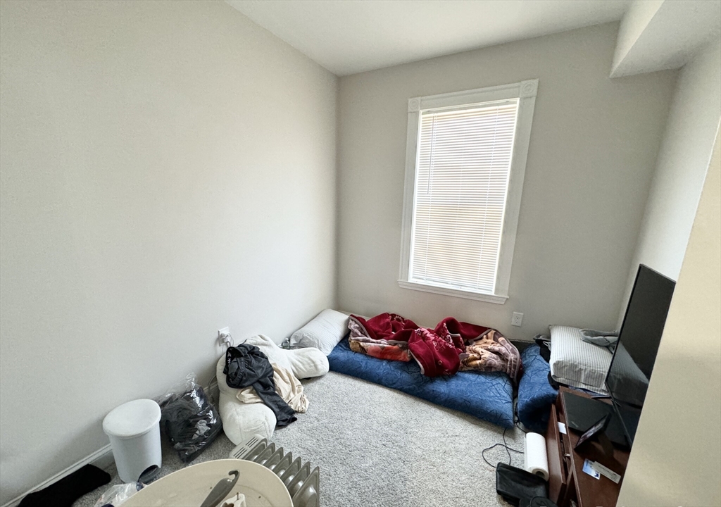 4 bed, 1 bath apartment for rent at 20 Howell St Unit 3, Dorchester — photo 4 of 6