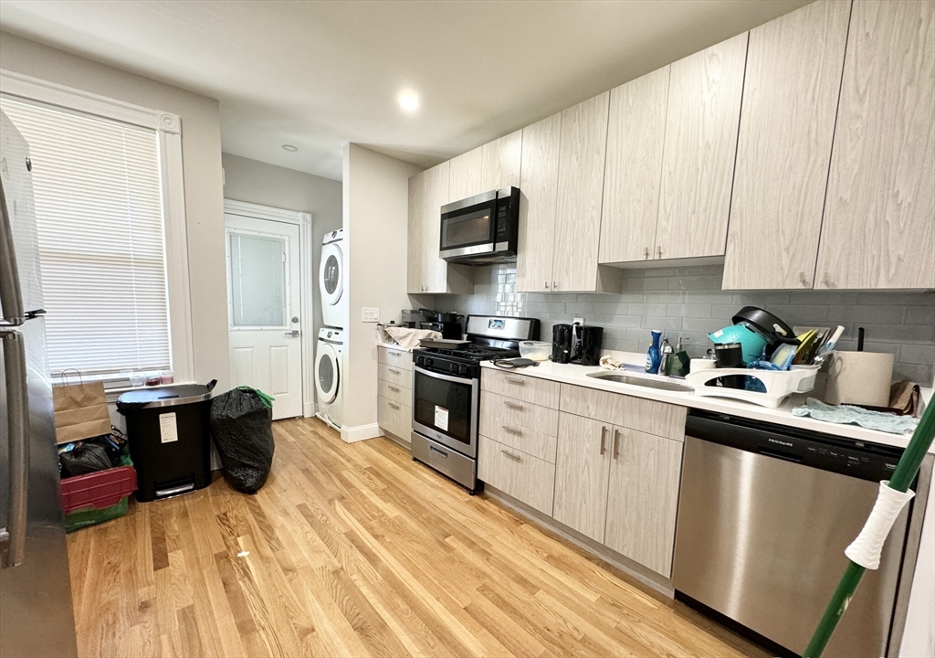 4 bed, 1 bath apartment for rent at 20 Howell St Unit 3, Dorchester — photo 1 of 6