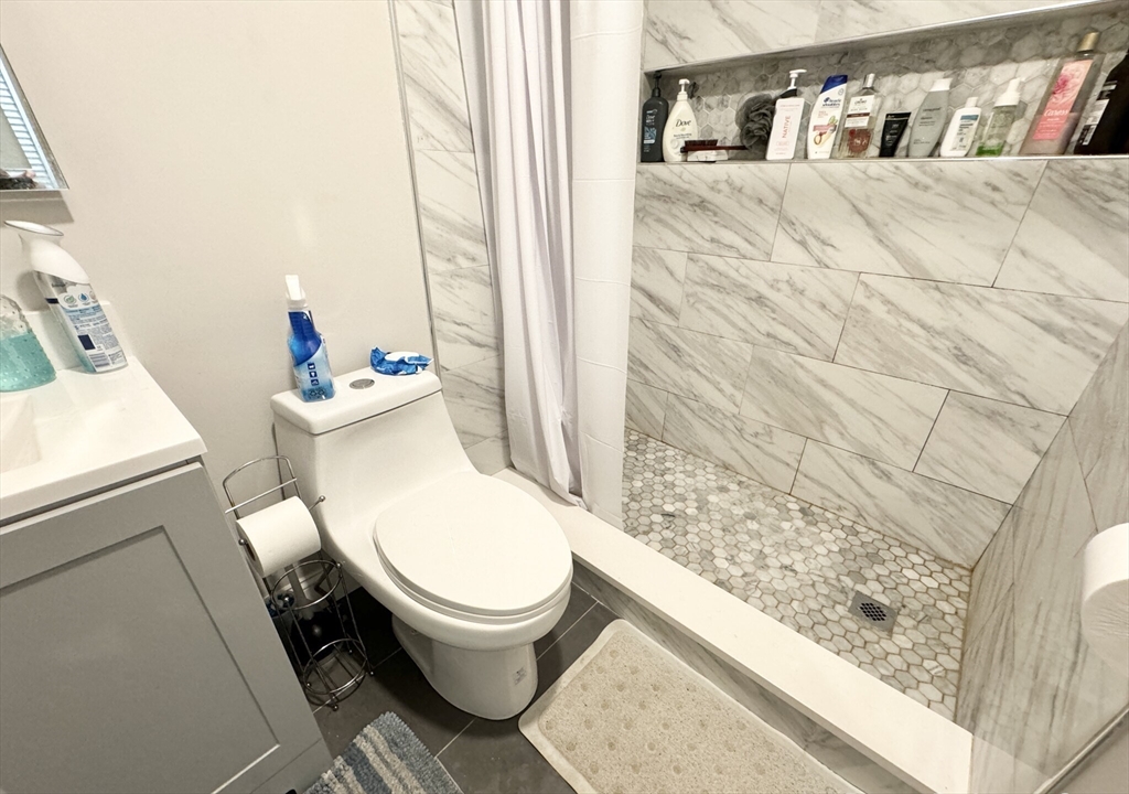 4 bed, 1 bath apartment for rent at 20 Howell St Unit 3, Dorchester — photo 5 of 6