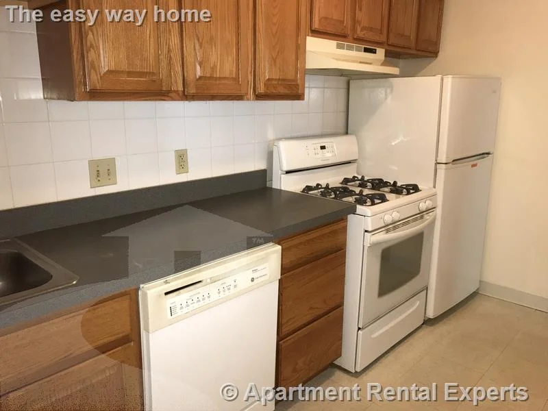 3 bed, 2 bath apartment for rent at 20 Hubbard Ave Unit 6, Porter Square — photo 5 of 16