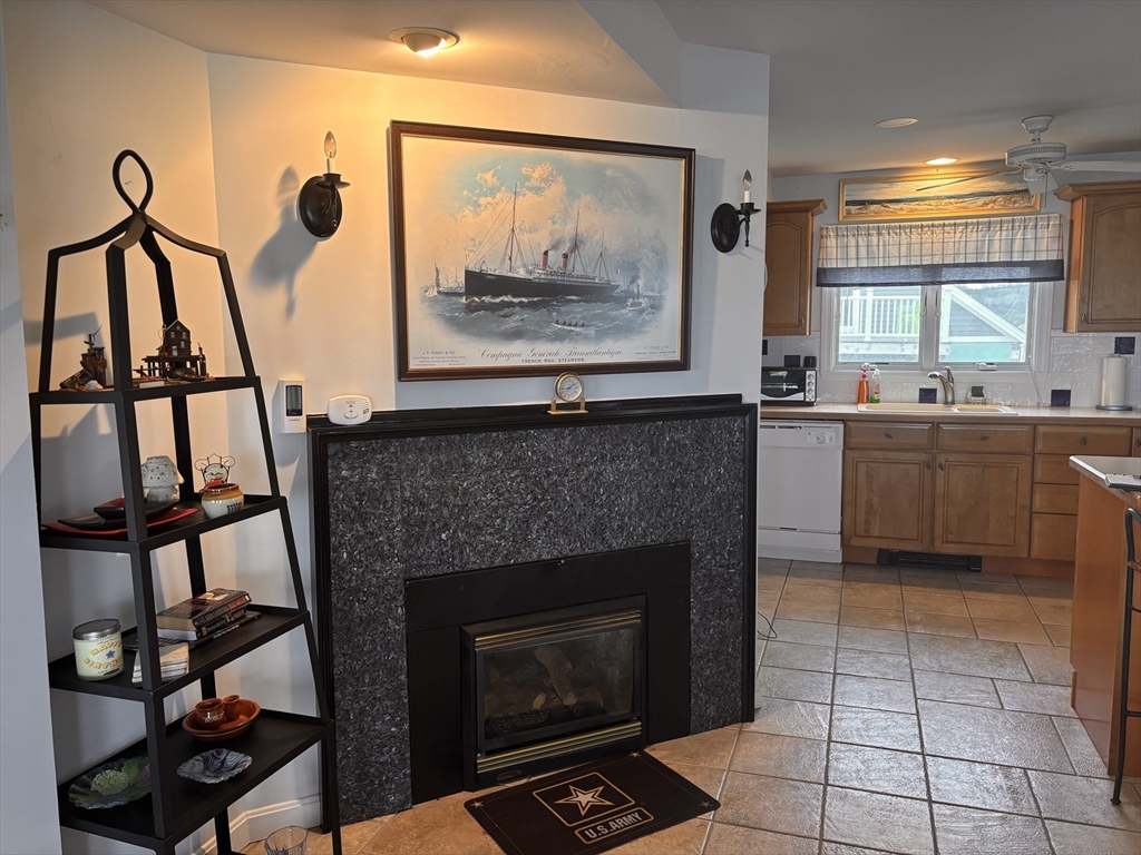 3 bed, 2 bath apartment for rent at 20 Humarock Beach Unit 1, Scituate — photo 5 of 20