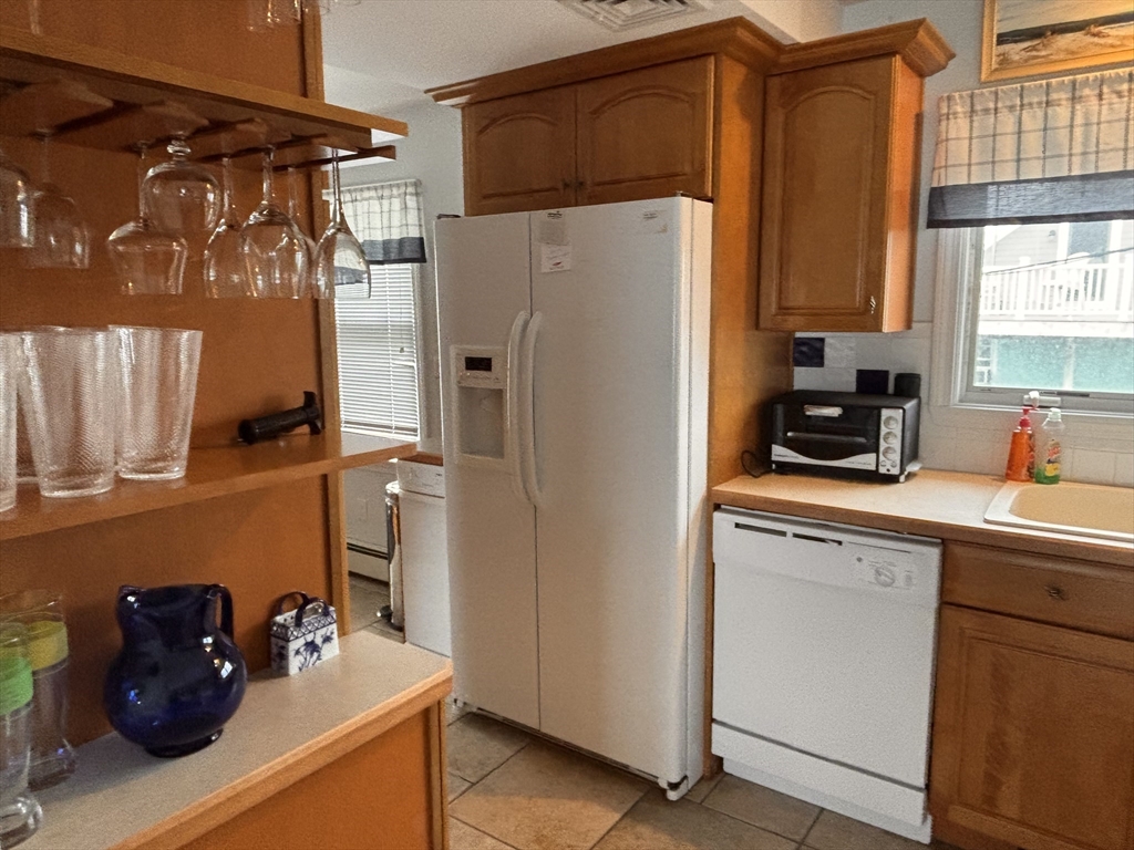 3 bed, 2 bath apartment for rent at 20 Humarock Beach Unit 1, Scituate — photo 2 of 20
