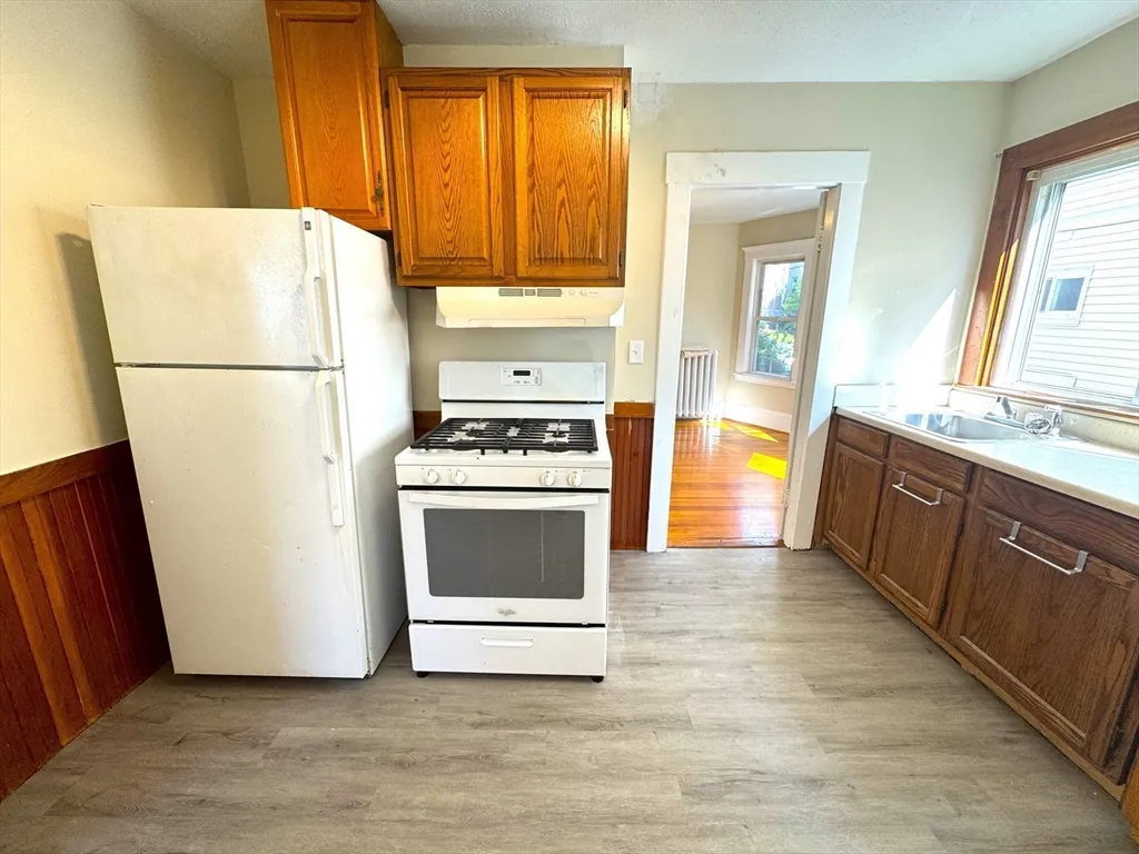 2 bed, 1 bath apartment for rent at 20 Hunnewell Ave Unit 1, Oak Square — photo 4 of 17