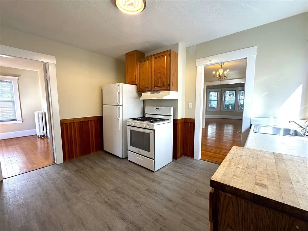 2 bed, 1 bath apartment for rent at 20 Hunnewell Ave Unit 1, Oak Square — photo 1 of 17