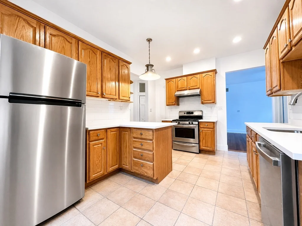 4 bed, 3 bath apartment for rent at 20 Imrie Rd Unit 2, Allston — photo 1 of 10