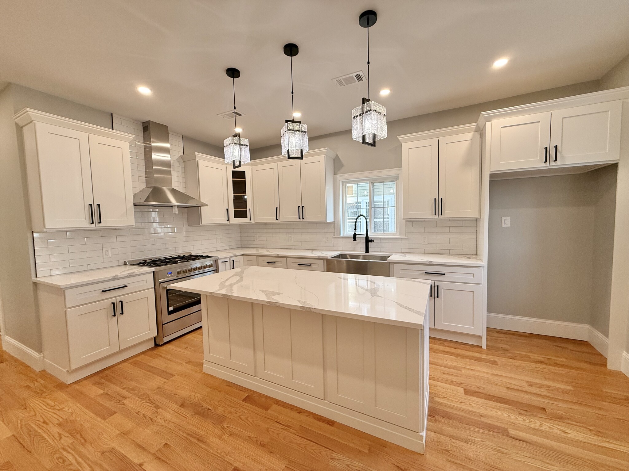 3 bed, 1 bath apartment for rent at 20 Irma St Unit 1, Dorchester — photo 2 of 28