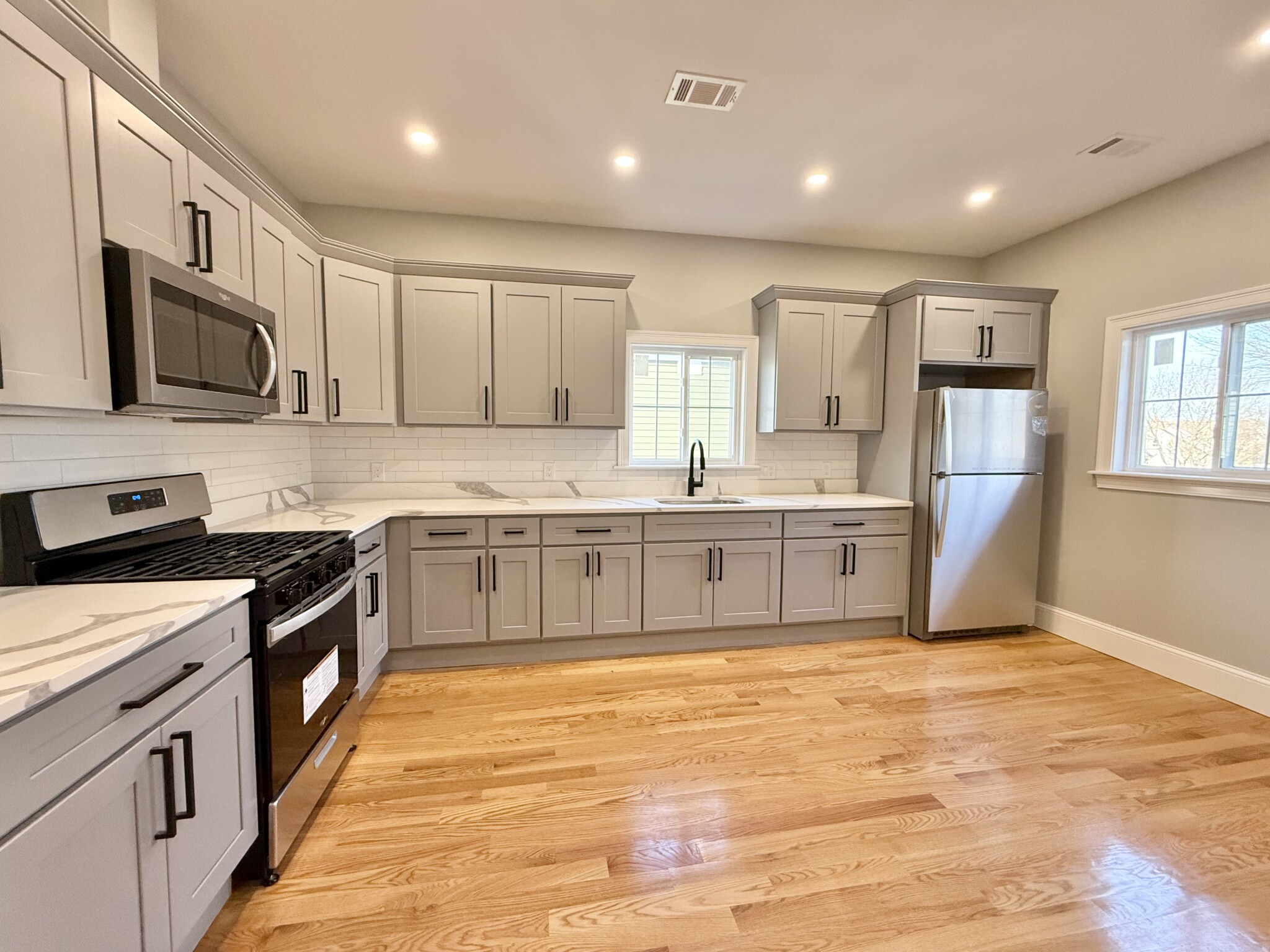 3 bed, 1 bath apartment for rent at 20 Irma St Unit 3, Dorchester — photo 2 of 27