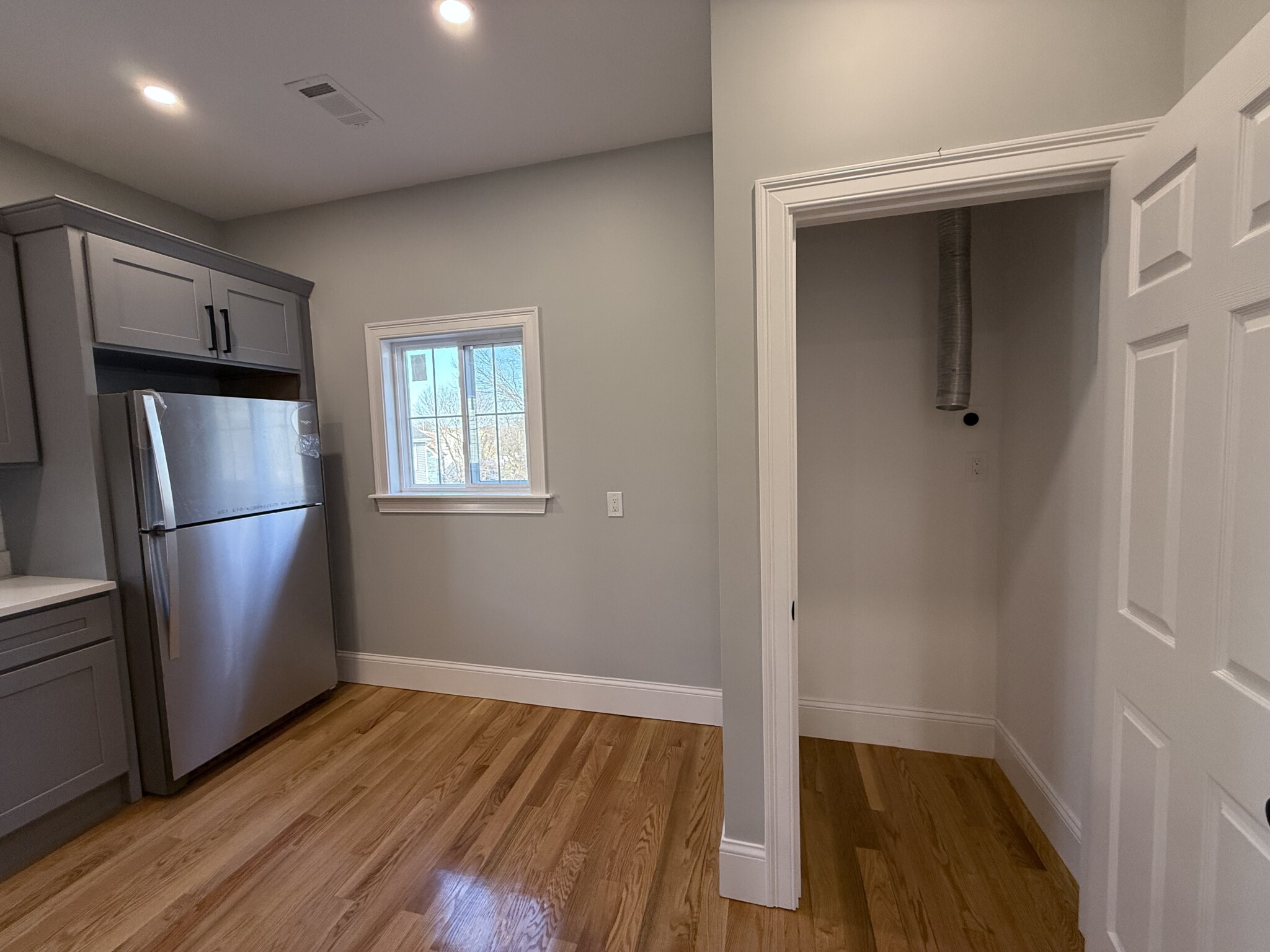 3 bed, 1 bath apartment for rent at 20 Irma St Unit 3, Dorchester — photo 4 of 27