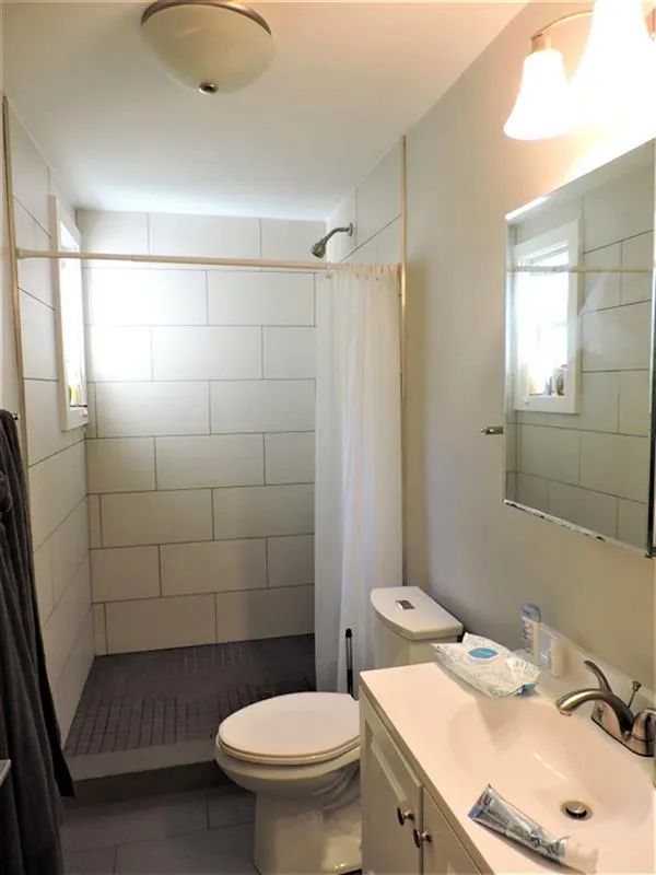1 bed, 1 bath apartment for rent at 20 John F Kennedy St Unit 8, Riverside — photo 8 of 8