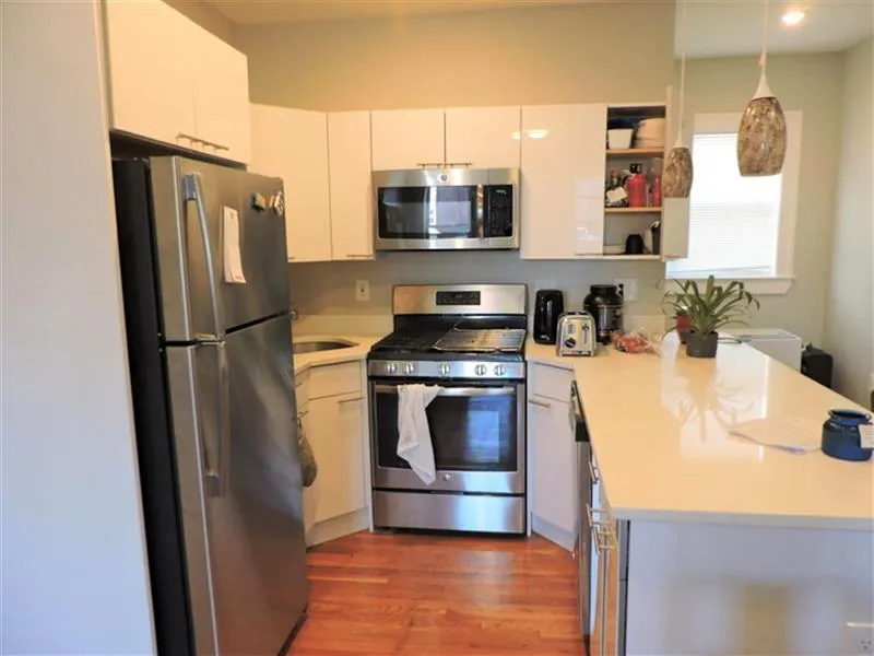 1 bed, 1 bath apartment for rent at 20 John F Kennedy St Unit 8, Riverside — photo 6 of 8