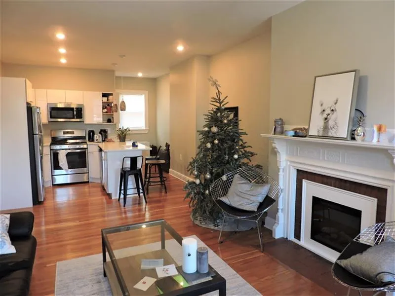 1 bed, 1 bath apartment for rent at 20 John F Kennedy St Unit 8, Riverside