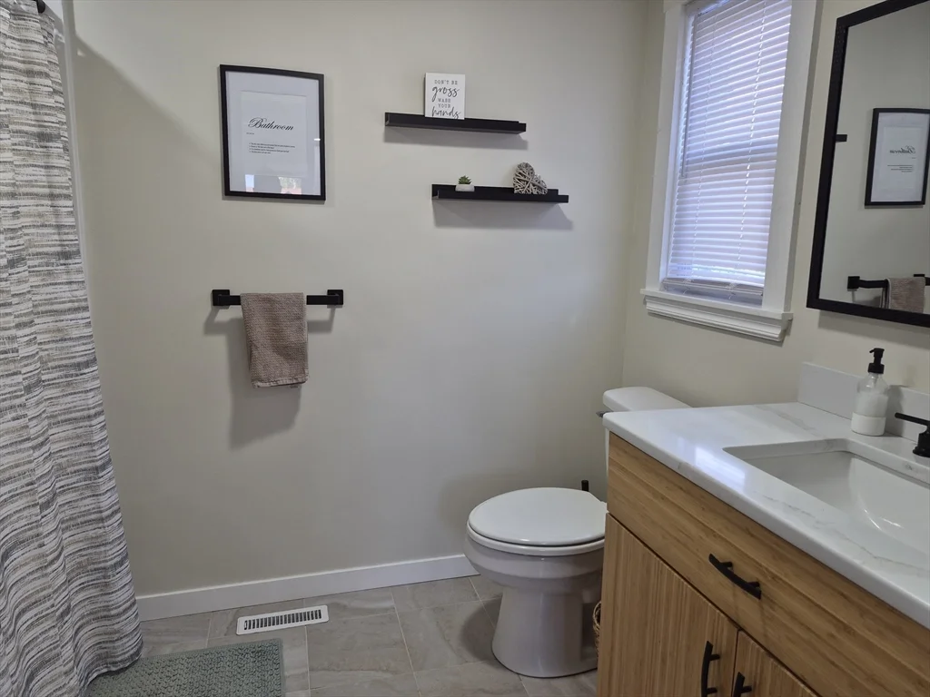 2 bed, 1 bath apartment for rent at 20 Johnson Ter Unit 20, Marshfield — photo 10 of 12