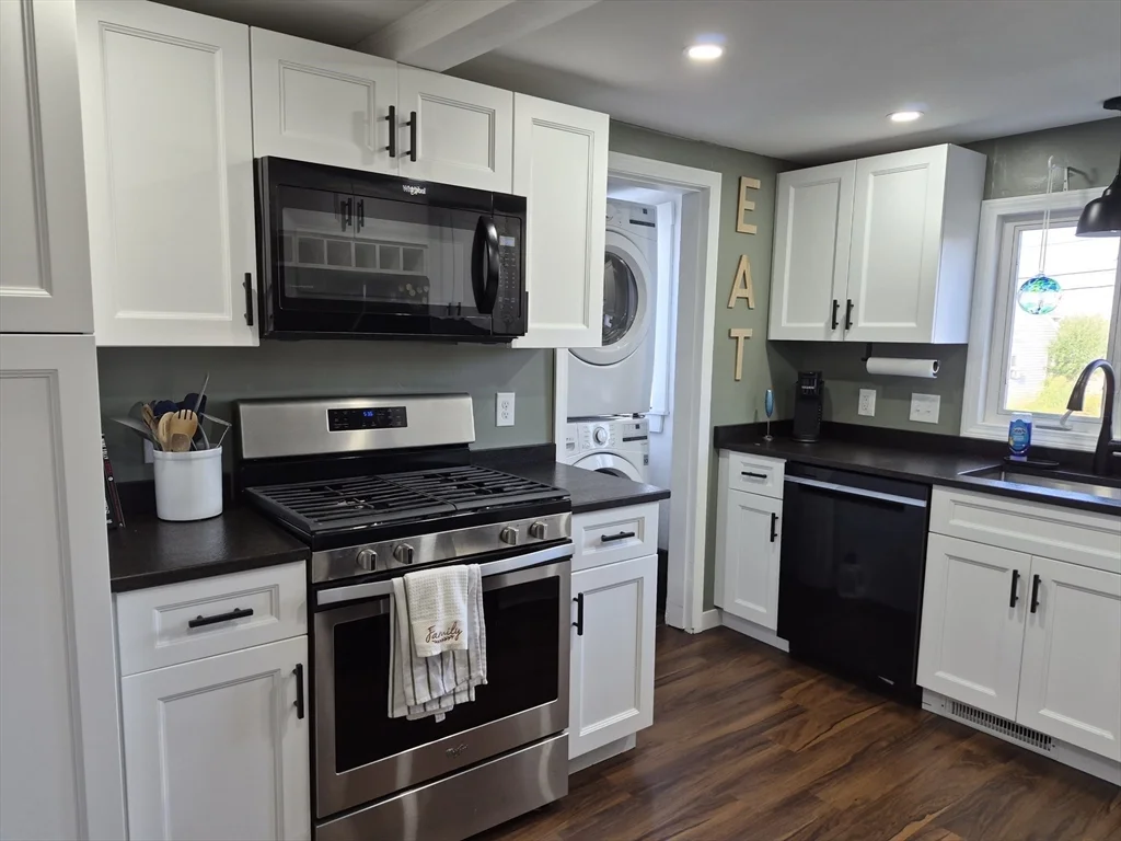 2 bed, 1 bath apartment for rent at 20 Johnson Ter Unit 20, Marshfield — photo 2 of 12