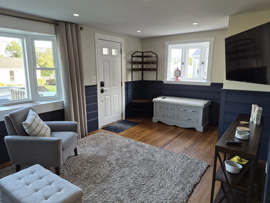 2 bed, 1 bath apartment for rent at 20 Johnson Ter Unit 20, Marshfield — photo 3 of 12