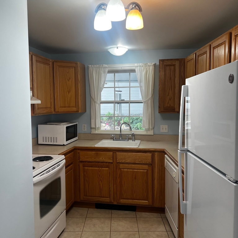 1 bed, 1 bath apartment for rent at 20 King Unit A, Rockport — photo 5 of 18
