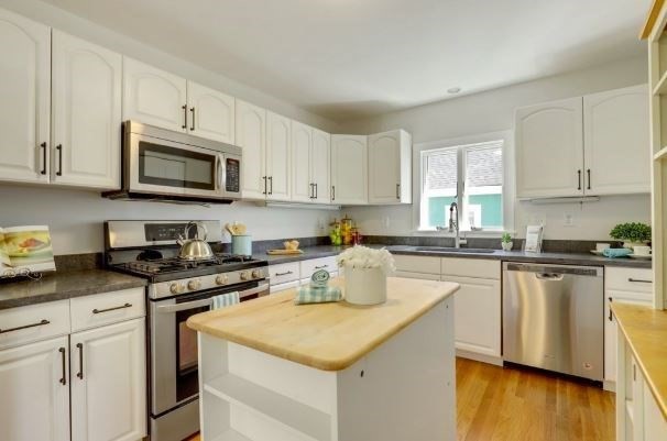 2 bed, 1 bath apartment for rent at 20 Lake St Unit 2, Ward Two — photo 8 of 33