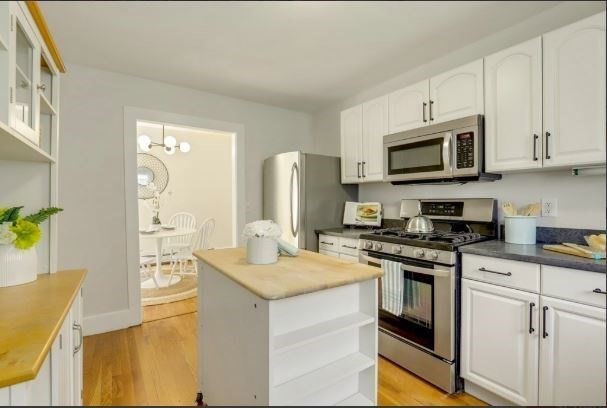 2 bed, 1 bath apartment for rent at 20 Lake St Unit 2, Ward Two — photo 5 of 33