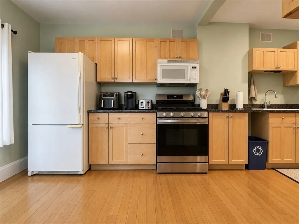 2 bed, 2 bath apartment for rent at 20 Lee Hill Rd Unit 20, Roslindale — photo 5 of 16