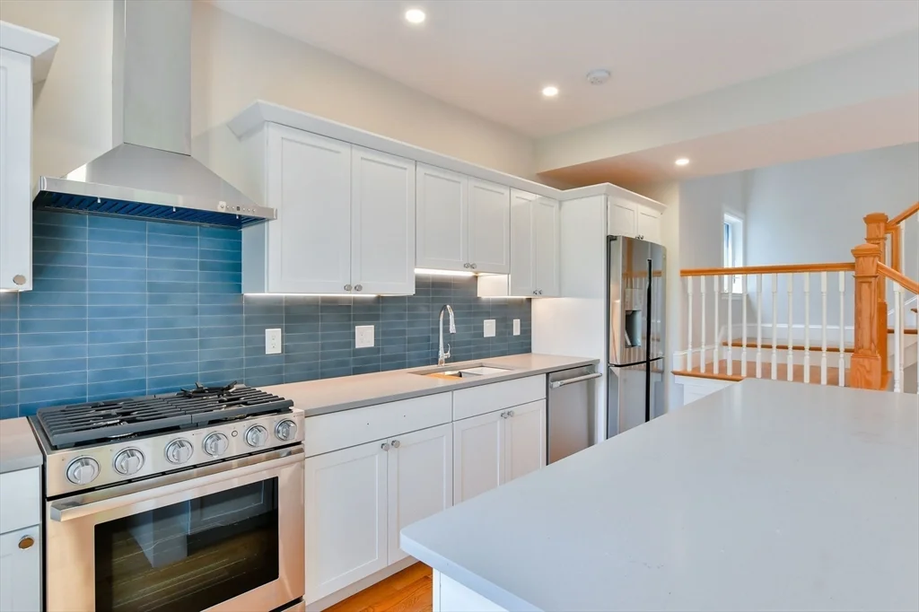 3 bed, 2 bath apartment for rent at 20 Lee St Unit 2, Jamaica Plain — photo 4 of 25