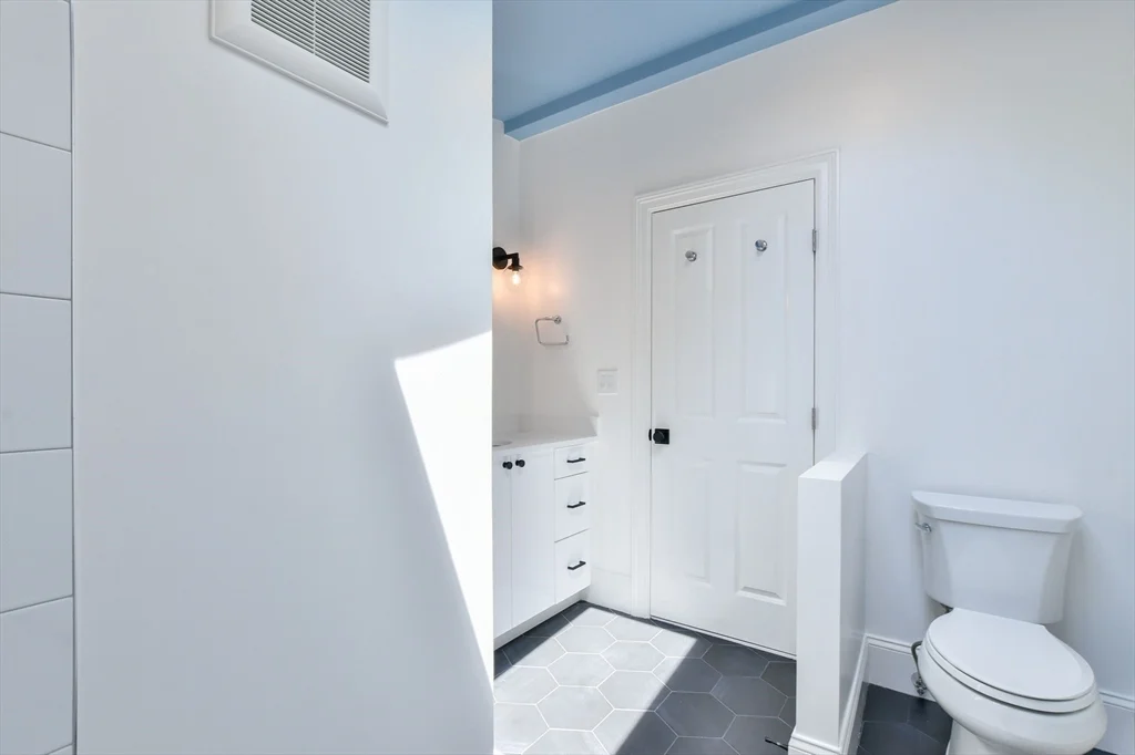3 bed, 2 bath apartment for rent at 20 Lee St Unit 2, Jamaica Plain — photo 17 of 25