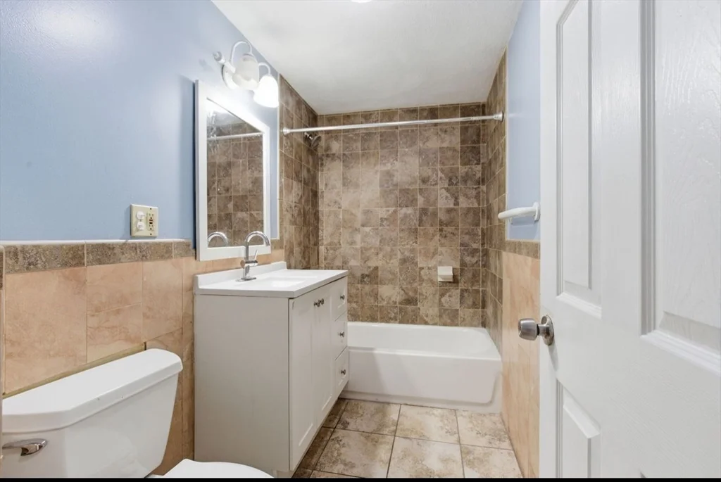 3 bed, 1 bath apartment for rent at 20 Leslie St Unit 3, Dorchester — photo 16 of 23