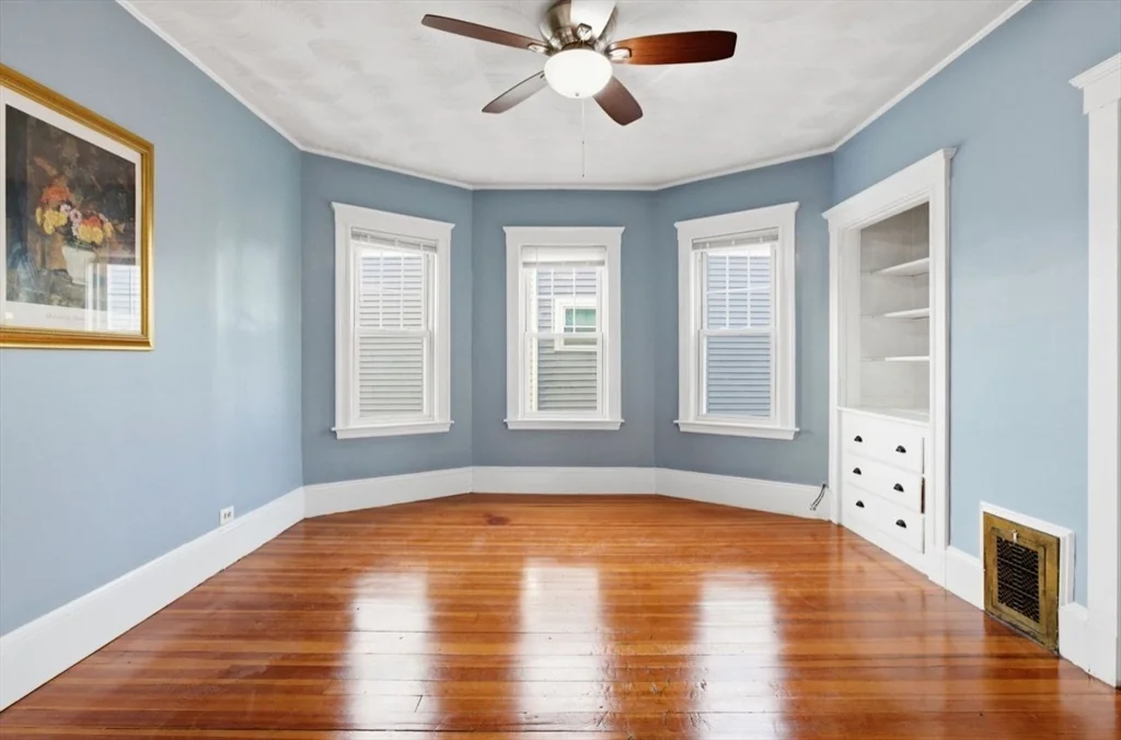 3 bed, 1 bath apartment for rent at 20 Leslie St Unit 3, Dorchester — photo 6 of 23