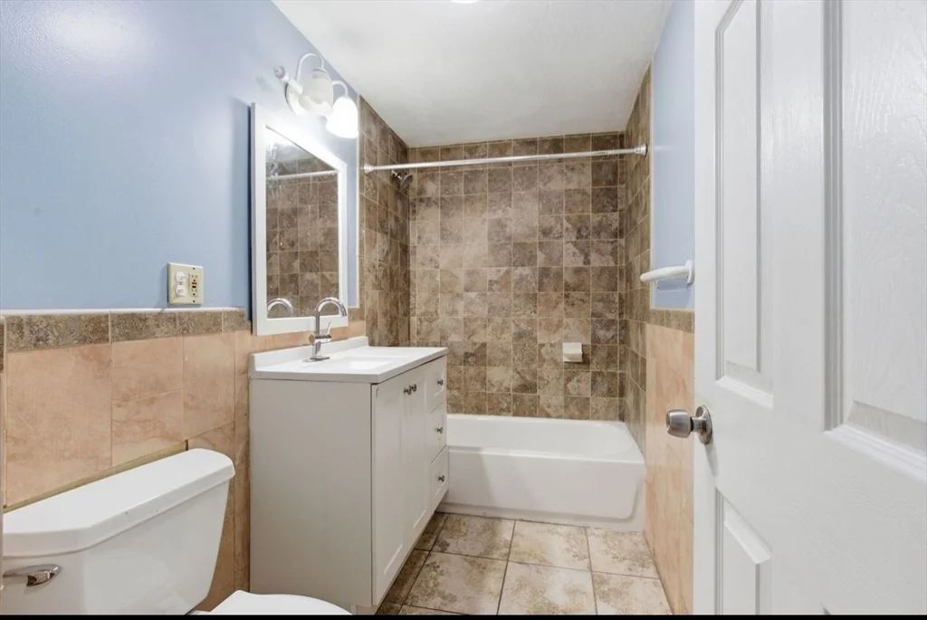 3 bed, 1 bath apartment for rent at 20 Leslie St Unit 3, Dorchester — photo 21 of 23
