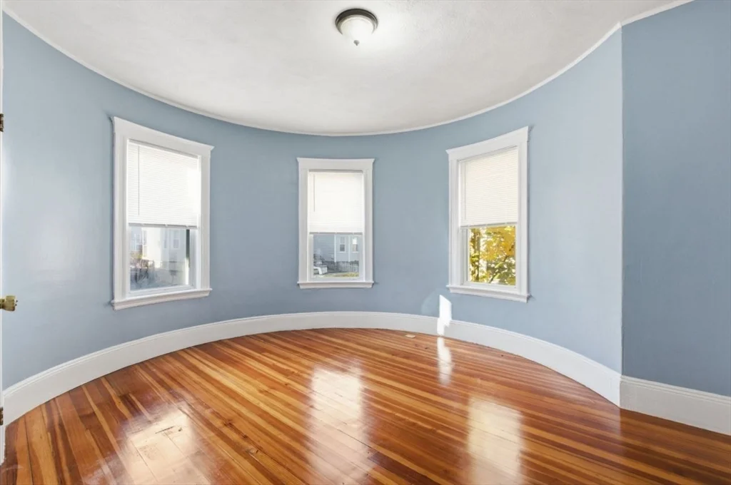 3 bed, 1 bath apartment for rent at 20 Leslie St Unit 3, Dorchester — photo 9 of 23