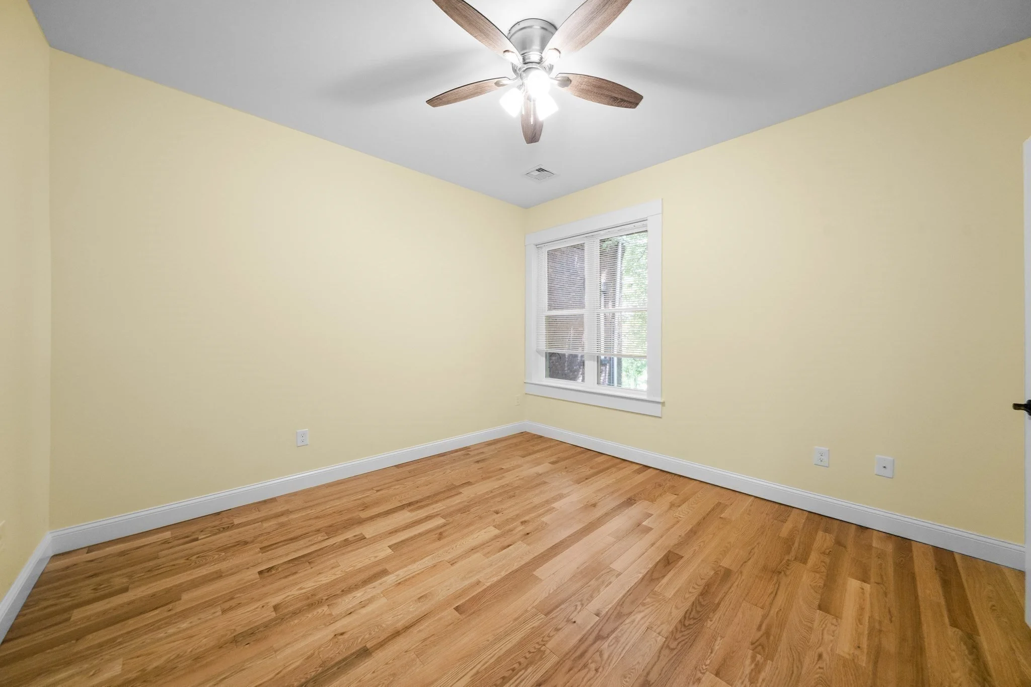 3 bed, 1 bath apartment for rent at 20 Linden St Unit NA, Holyoke — photo 21 of 30
