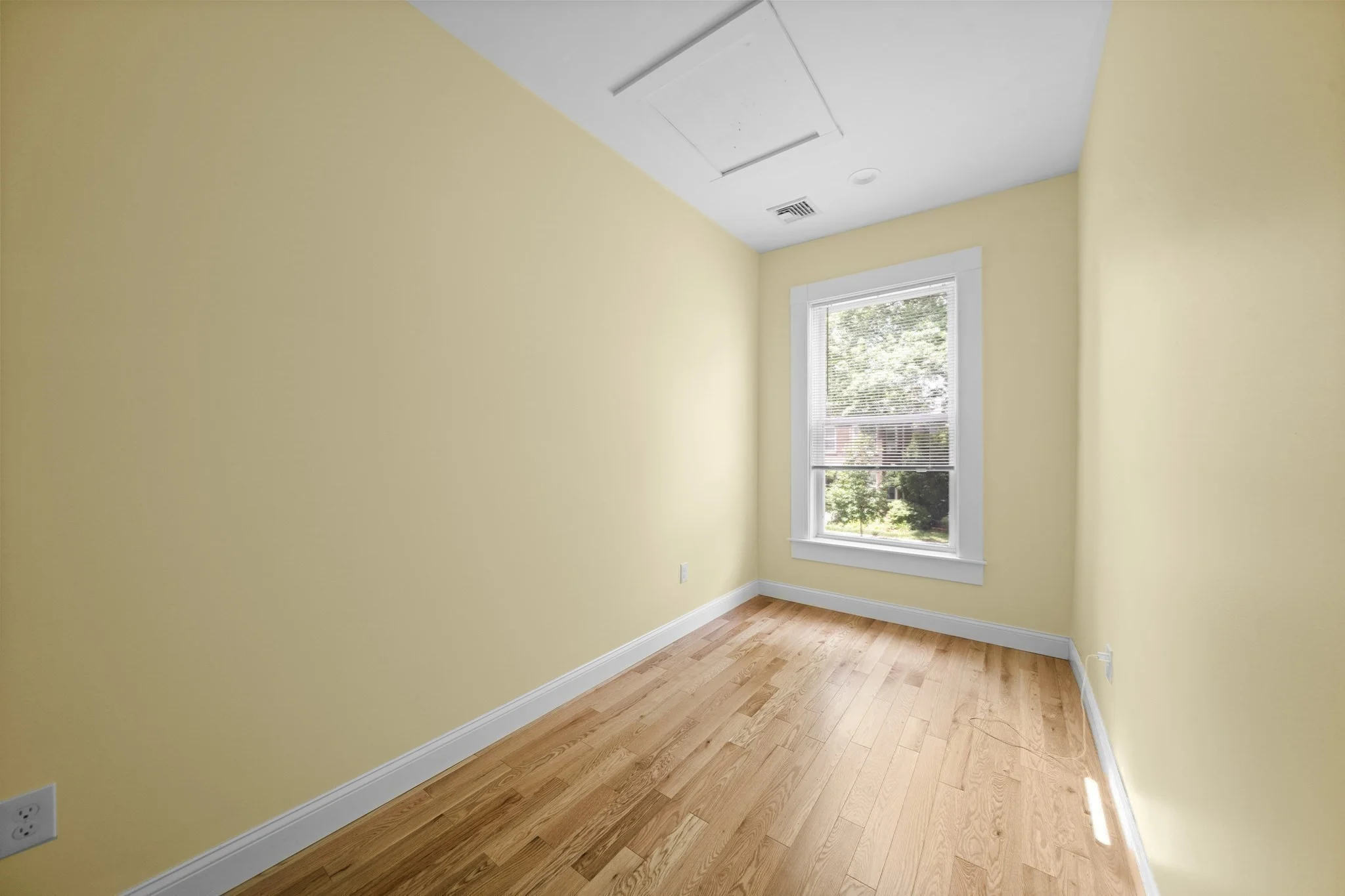 3 bed, 1 bath apartment for rent at 20 Linden St Unit NA, Holyoke — photo 24 of 30