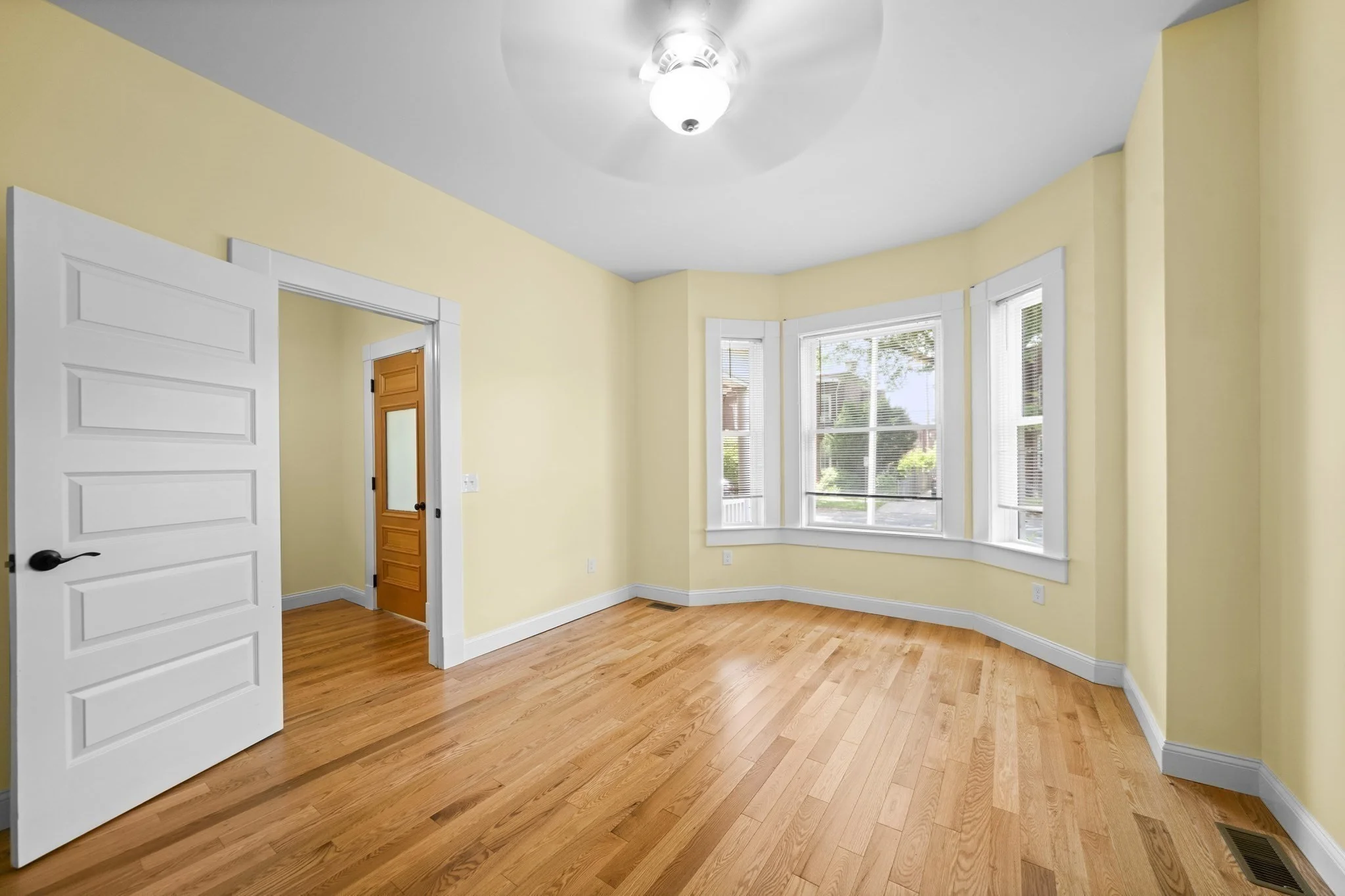 3 bed, 1 bath apartment for rent at 20 Linden St Unit NA, Holyoke — photo 6 of 30