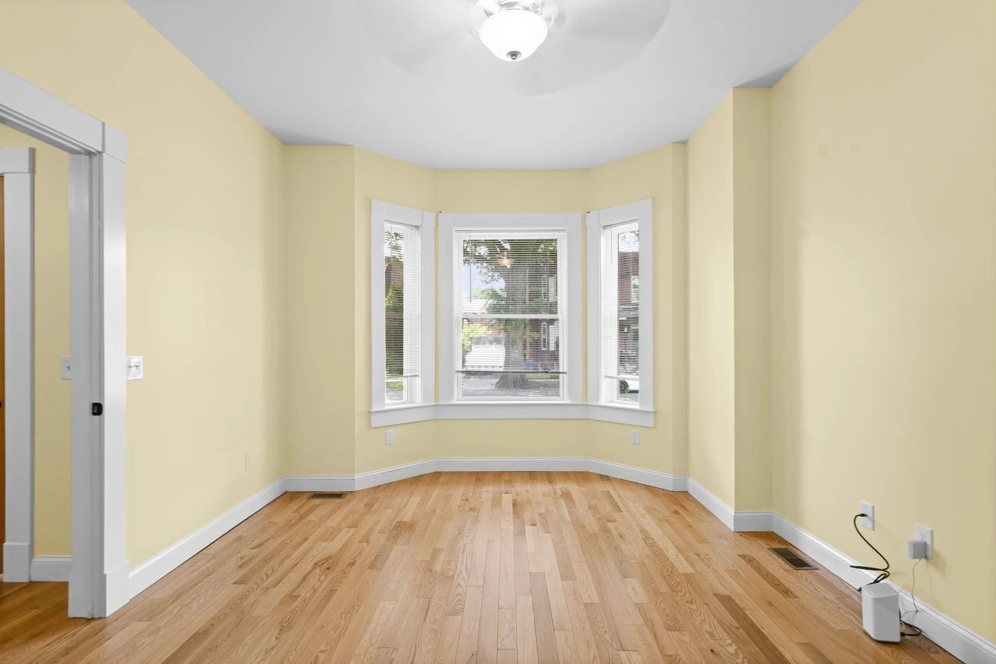 3 bed, 1 bath apartment for rent at 20 Linden St Unit NA, Holyoke — photo 4 of 30