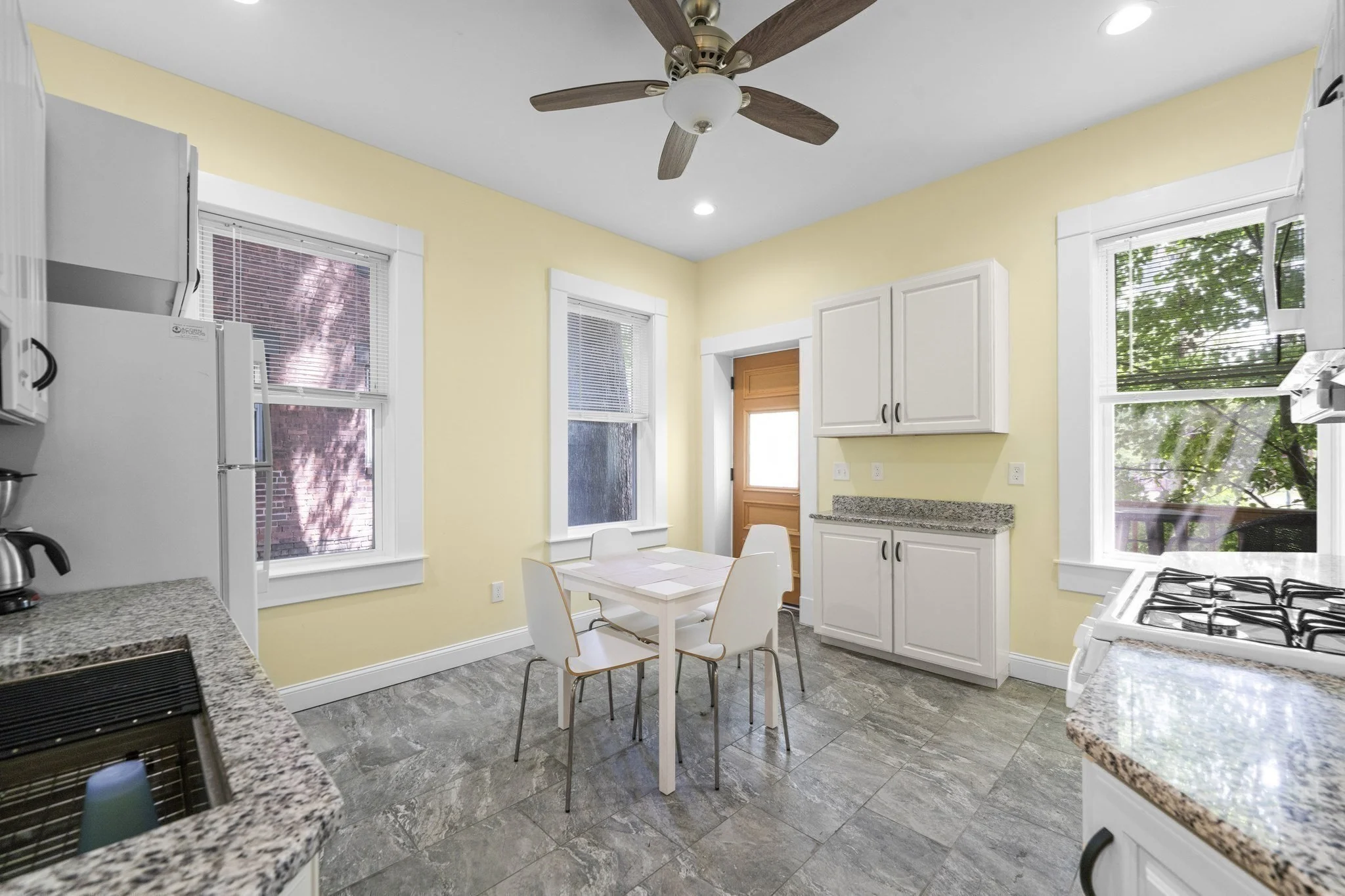 3 bed, 1 bath apartment for rent at 20 Linden St Unit NA, Holyoke — photo 10 of 30