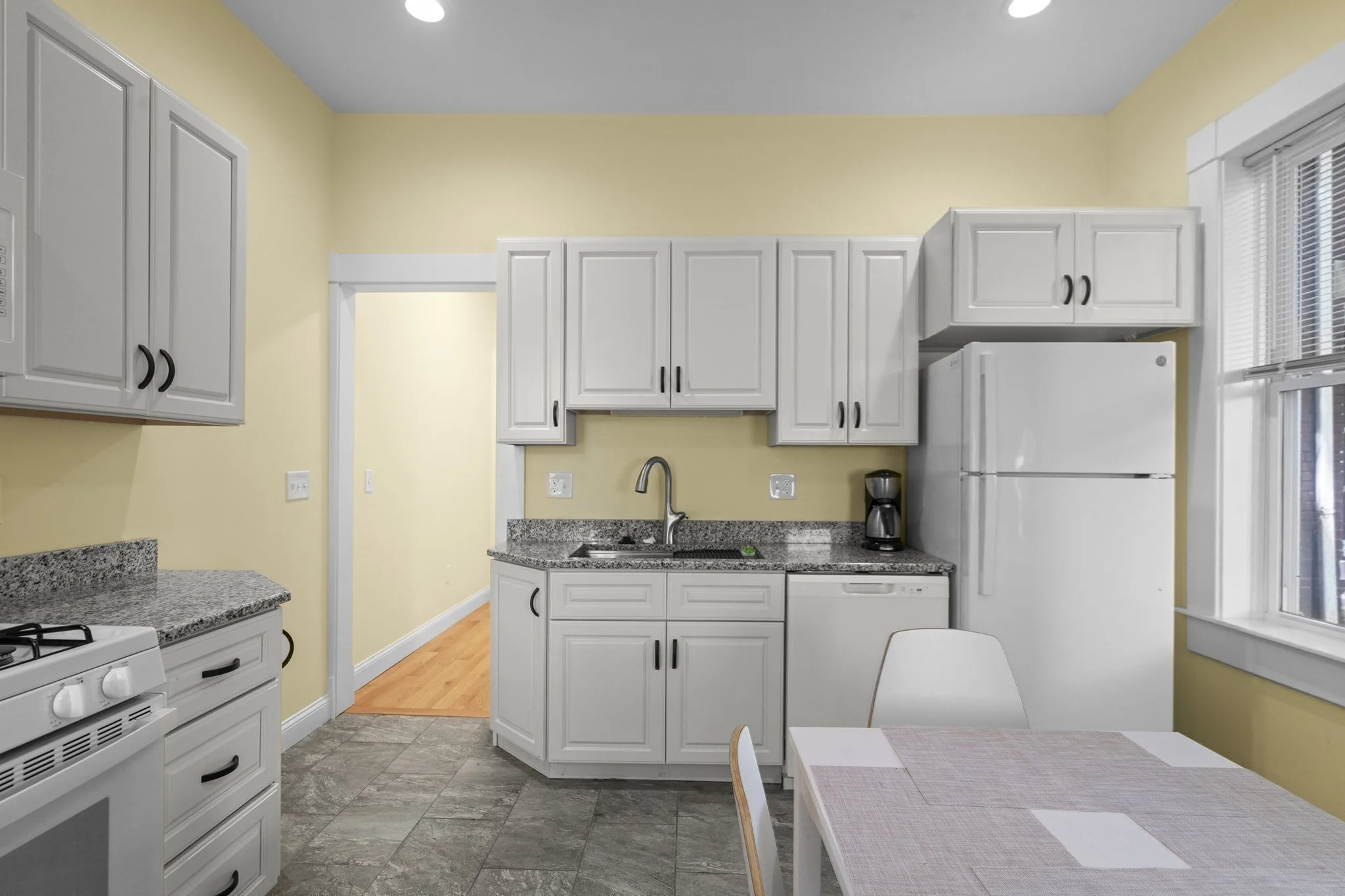 3 bed, 1 bath apartment for rent at 20 Linden St Unit NA, Holyoke — photo 11 of 30